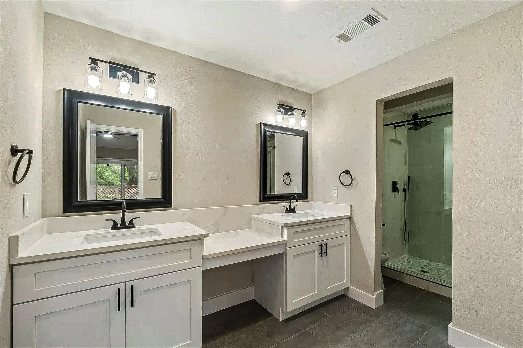 Primary suite bathroom remodeling work completed in Fort Worth, Texas